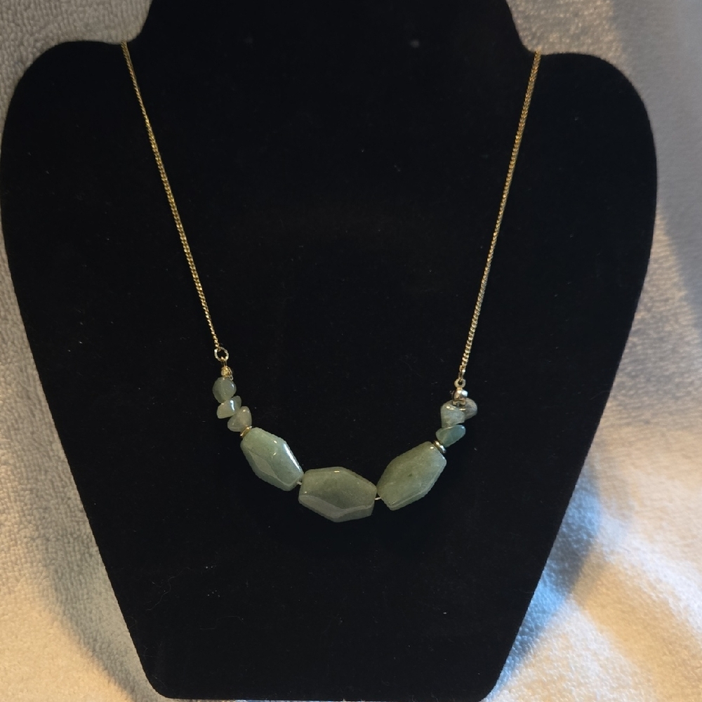 25" Elegant Green Stone Necklace